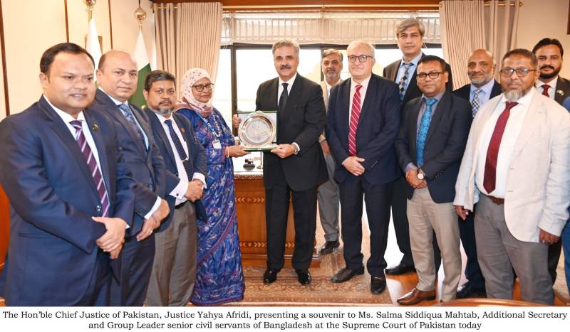 Bangladesh senior civil servants’ delegation calls on CJP Yahyah Afridi, discusses judical reforms
