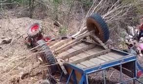 Five killed as tractor trolley plunges into ravine in Zhob