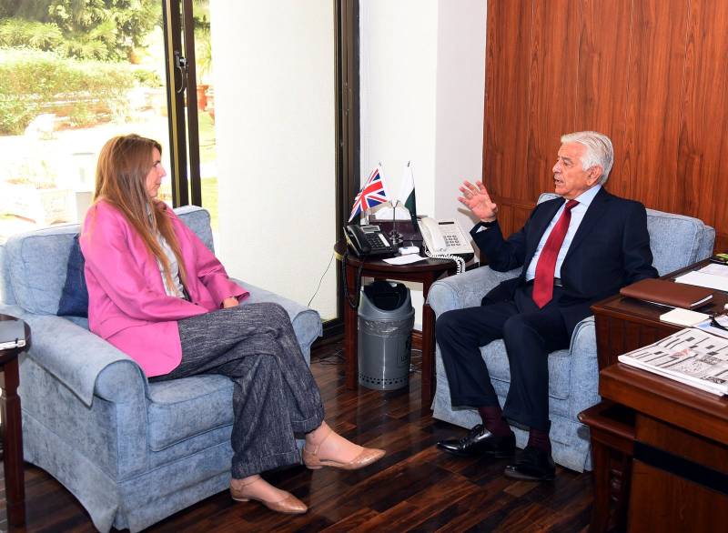 British High Commissioner calls on Kh Asif، exchanges views on matters of mutual interest