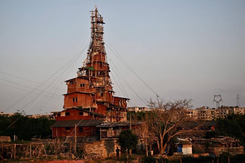Chinese authorities demolish villager's madcap 10-storey home