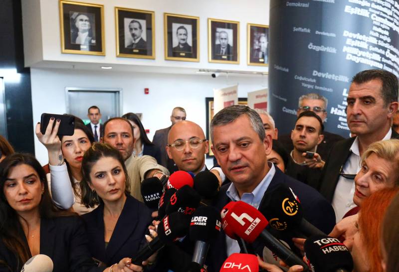 Court ousts leadership of Turkey's main opposition party