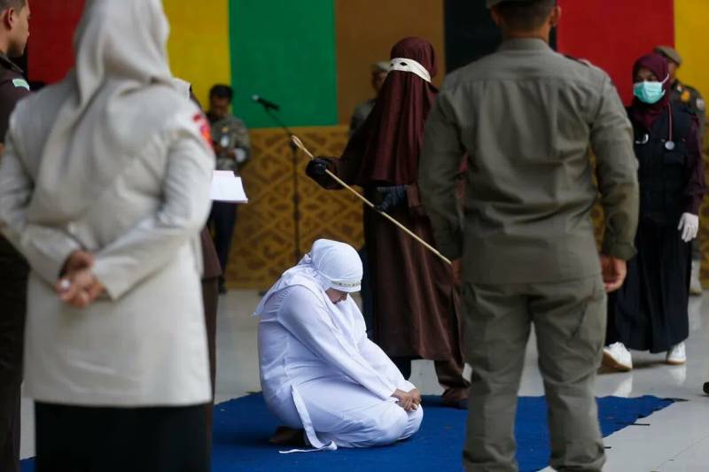 Indonesia's Aceh flogs four for sex outside marriage