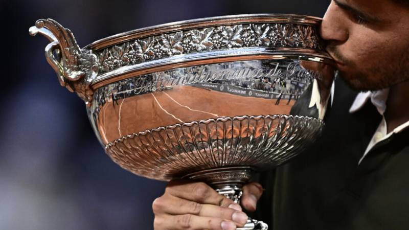 Do tennis players really only take 15 percent of Grand Slam revenues?