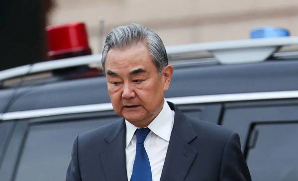 China's top diplomat to boost 'new partnership' with Canada visit