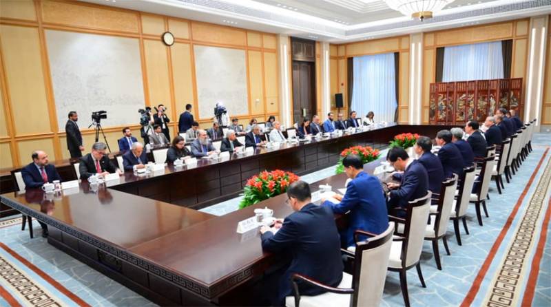 Pak-China provincial cooperation key to advancing CPEC phase-II: PM