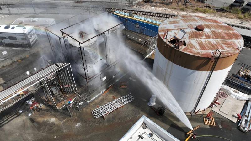 Thousands ordered to evacuate around leaking California chemical tank
