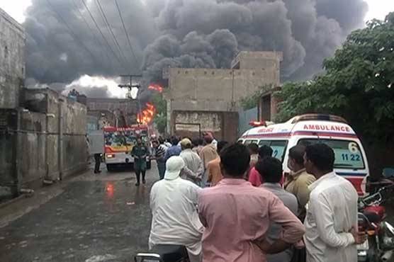 Massive blaze breaks out at Industrial Road warehouse in Gujranwala