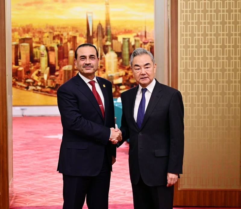 Field Marshal Asim Munir meets Chinese FM Wang Yi in Beijing