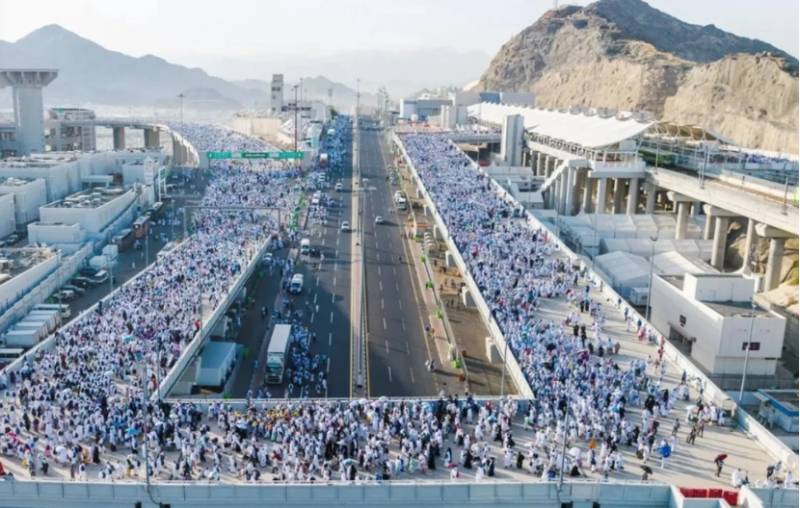 Pilgrims flock to Mina as Hajj begins