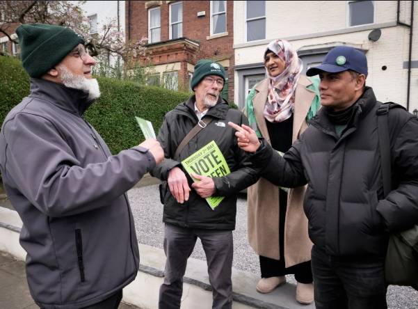 Muslim candidates divide right in Italian city vote