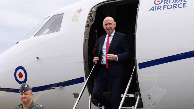 Jet carrying UK defence secretary had signal jammed near Russia