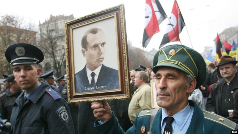 Ukraine repatriates and buries nationalist leader with dark WWII past