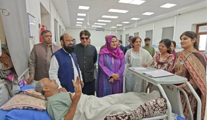 FJMU Vice Chancellor celebrates Eid with patients, doctors at Sir Ganga Ram Hospital