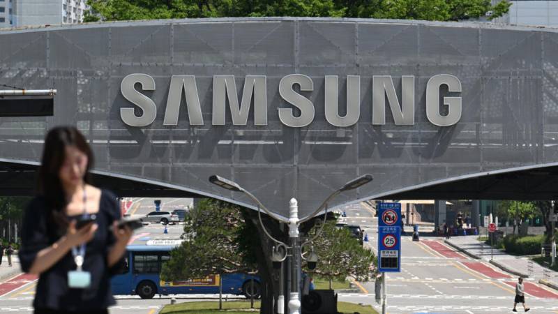 Samsung labour union passes bonus deal: union