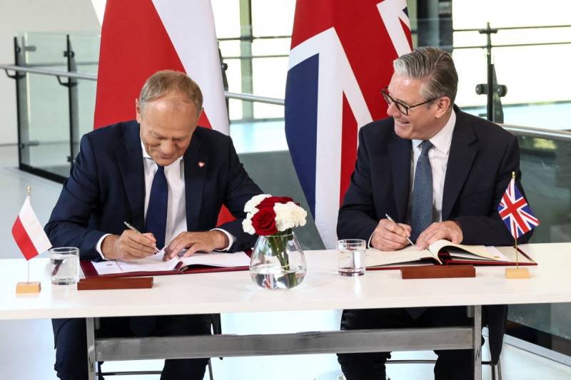 Starmer cites Russian threat as UK, Poland seal defence pact