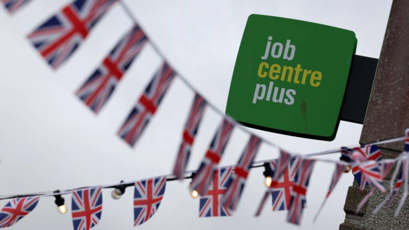 UK risks a 'lost generation' of jobless young people