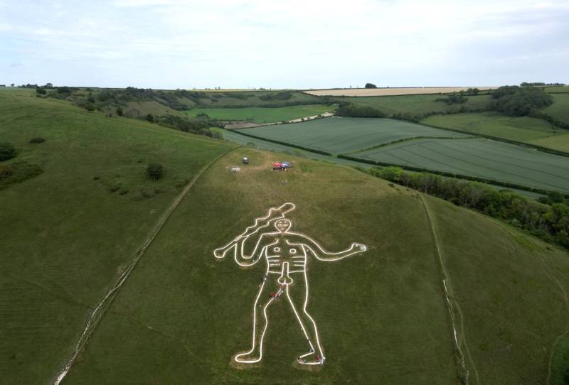 British naked chalk giant gets spruced up