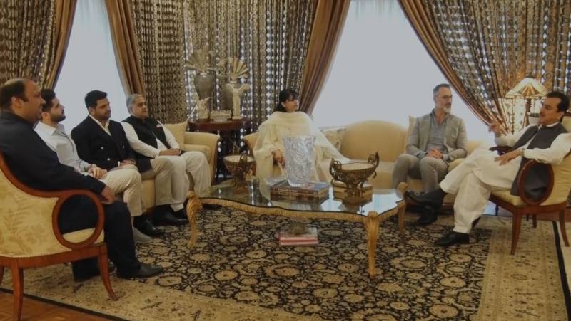 Gilani, US Consul General discuss bilateral ties, trade and regional stability