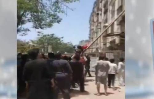 Fire erupts at Karachi’s shopping emporium 