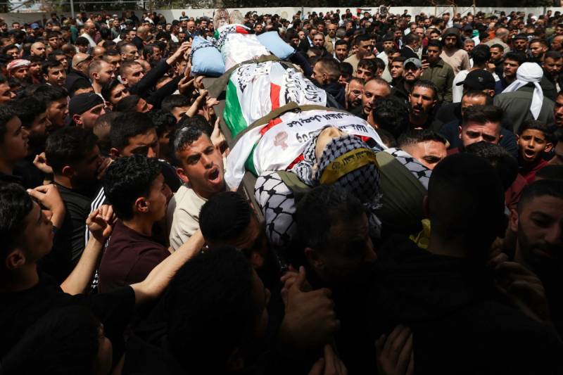 Palestinian authorities say Israeli forces kill man trying to climb barrier