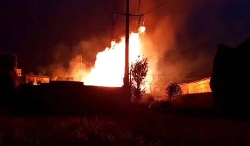 Sindh Police burn suspects' houses after a cop martyred in Khairpur