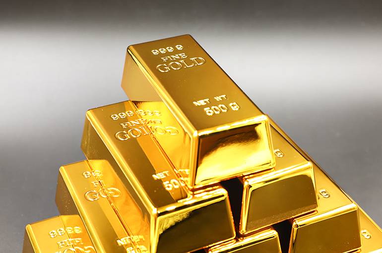 Gold prices drop sharply in Pakistani, international markets