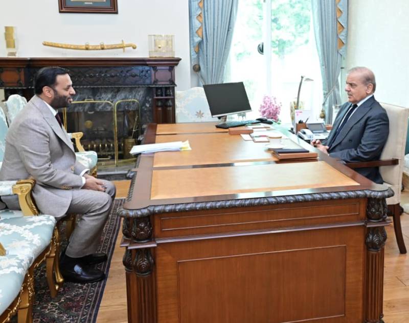 Mustafa Kamal briefs PM on ongoing health projects