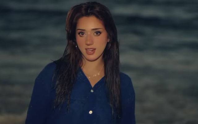 Fans swoon over Jannat Mirza’s soul-stirring beach diaries