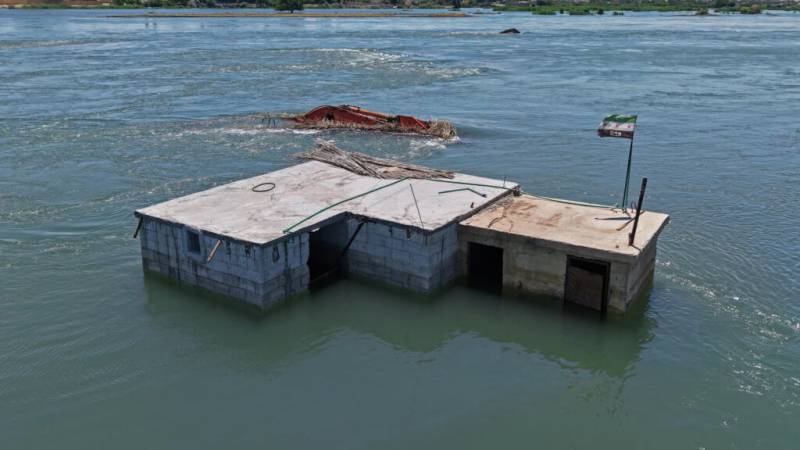 Euphrates flood deprives east Syria farmers from crops