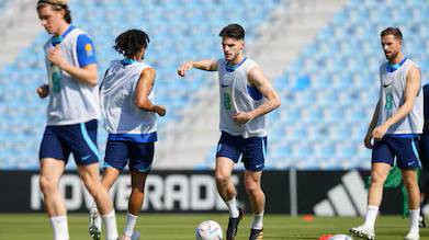 England launch World Cup build-up in steamy Florida