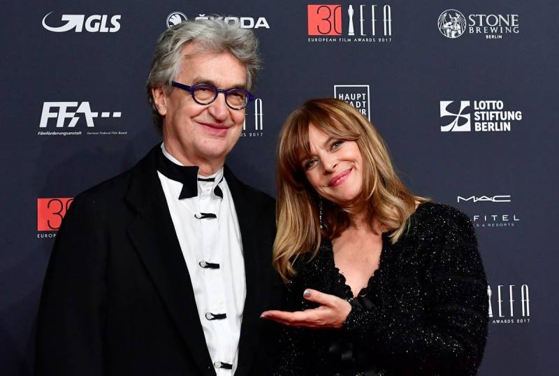 German director Wenders pulls 1975 film over Kinski nude scene