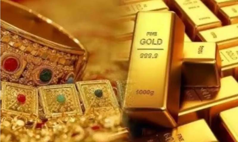 Gold price falls by Rs8,600 per tola 