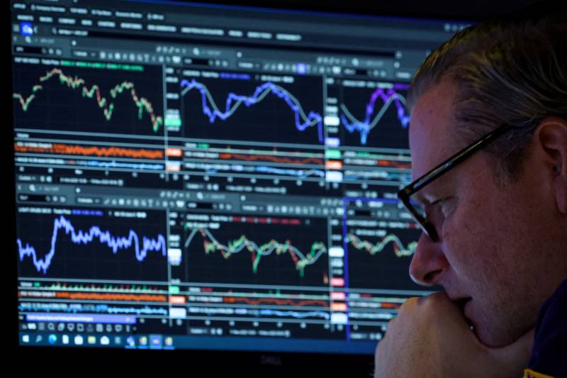 Oil rises, stocks slip on fragile Mideast peace hopes