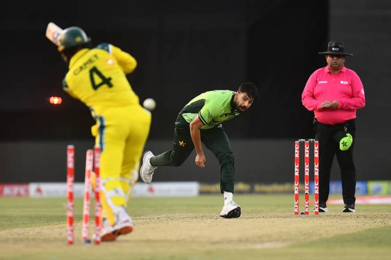 Pakistan restrict Australia to 157 in ODI series decider