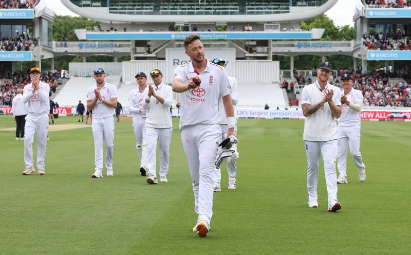 England collapse gives New Zealand hope in first Test