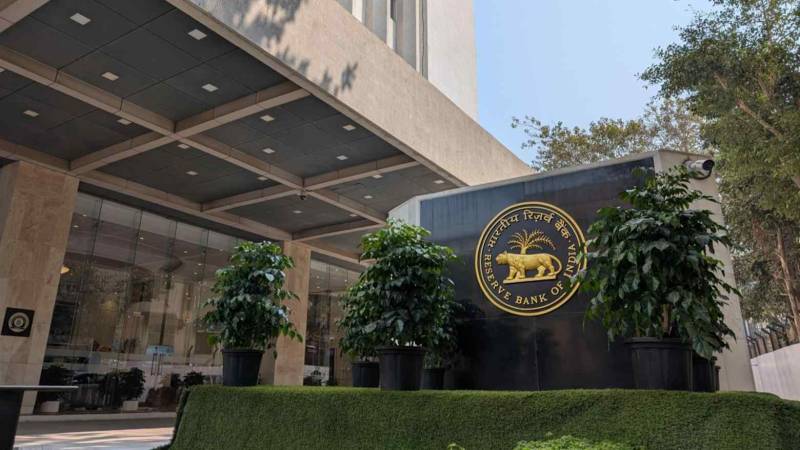 India central bank holds rates despite Mideast conflict