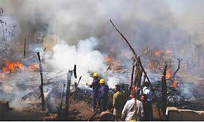 Over 100 huts destroyed in massive Karachi blaze