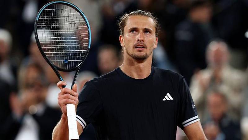 Zverev eases past Mensik to reach second French Open final