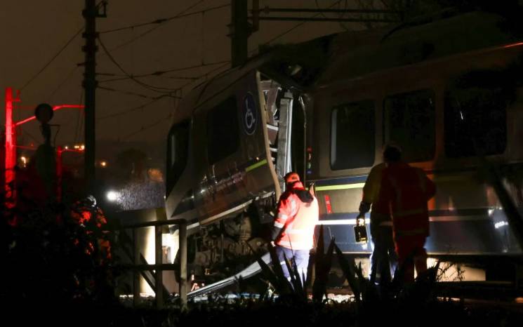 Many injured as train derails in New Zealand's capital