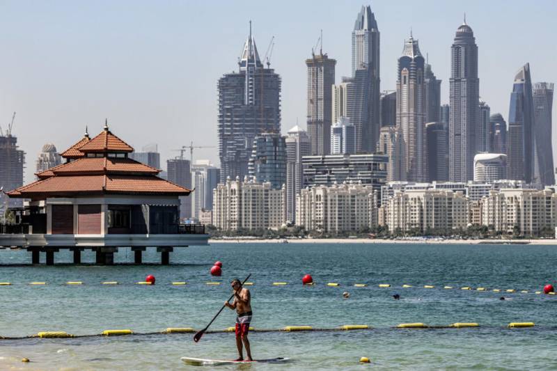 Dubai luxury hotels woo staycationers as tourists flee
