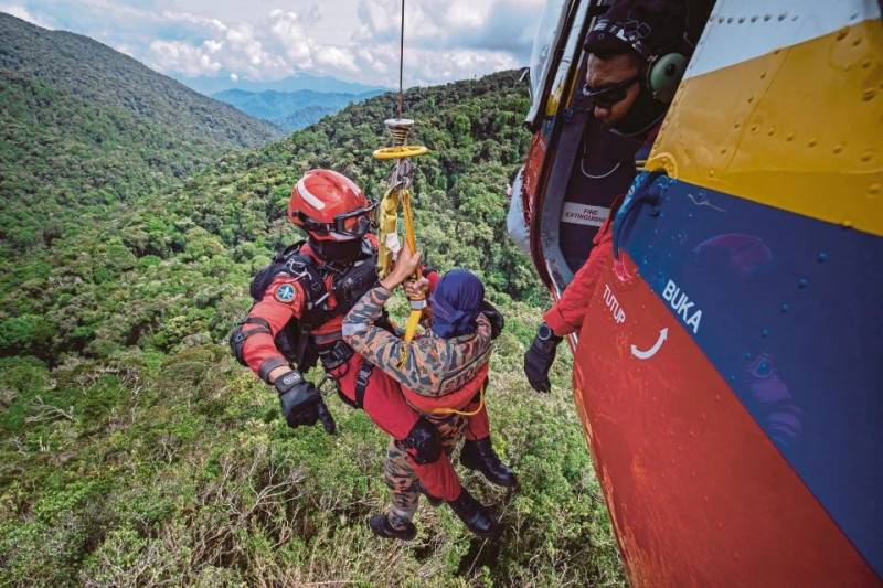 Missing Malaysian hiker's rescue hailed a 'miracle'