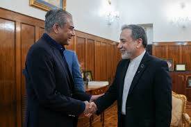 Naqvi hands Field Marshal Asim's special letter for Khamenei to Araghchi