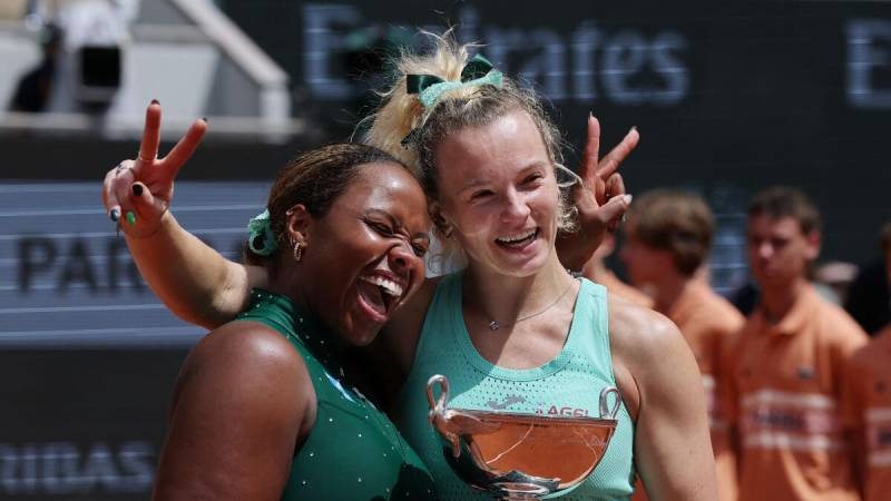 Top seeds Siniakova and Townsend win French Open women's doubles