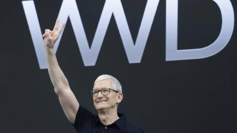 Apple tries again on AI, turns to Google for help