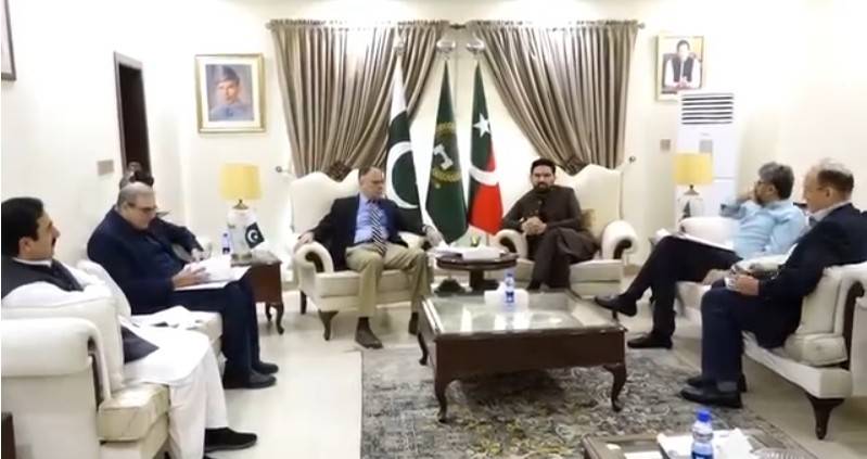 Sohail Afridi takes up KP's financial, administrative issues with Ahsan Iqbal