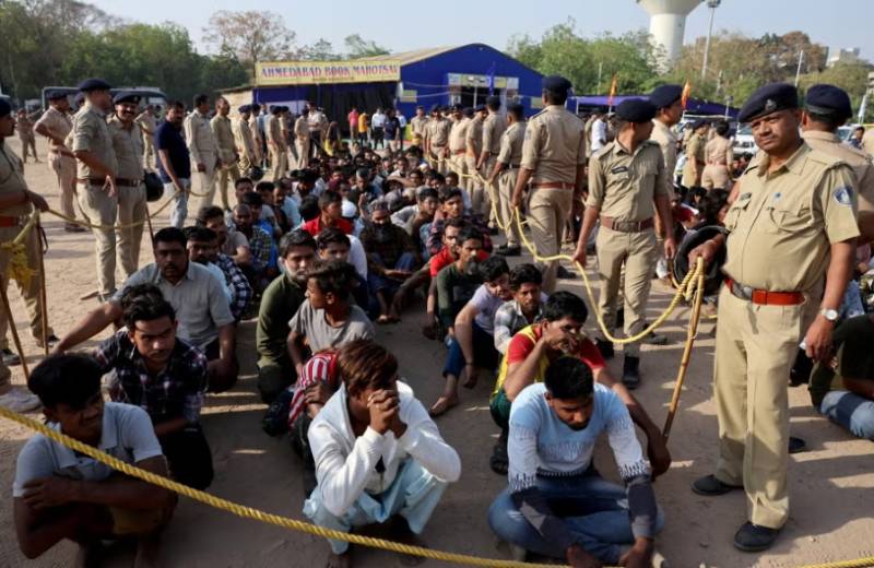 India detains and deports 5,000 Bangladeshis