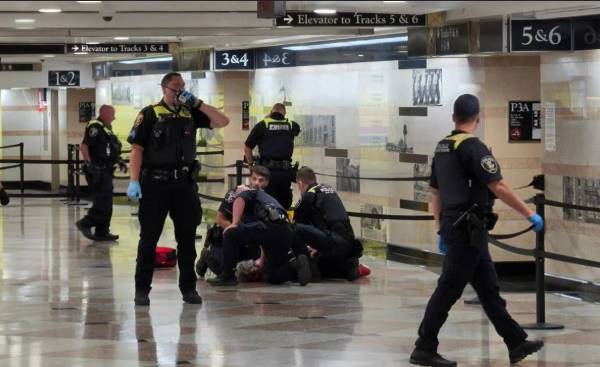 Stabbing wounds six at New York's Penn Station