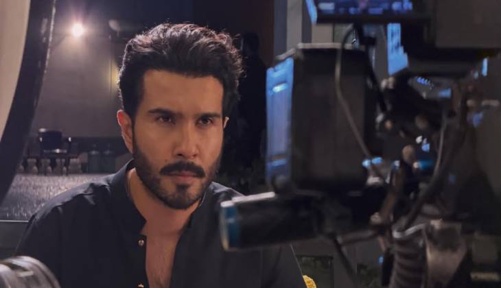 Feroze Khan takes fans down memory lane by recreating scene from 'Khaani'