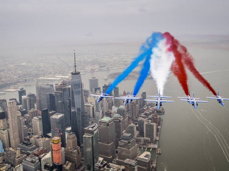 French air force soars through NY skies in Statue of Liberty flyover