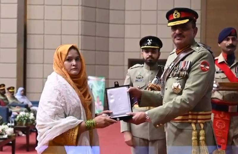 Pakistan Army honours martyrs and veterans at ceremonies in Karachi, Lahore garrisons